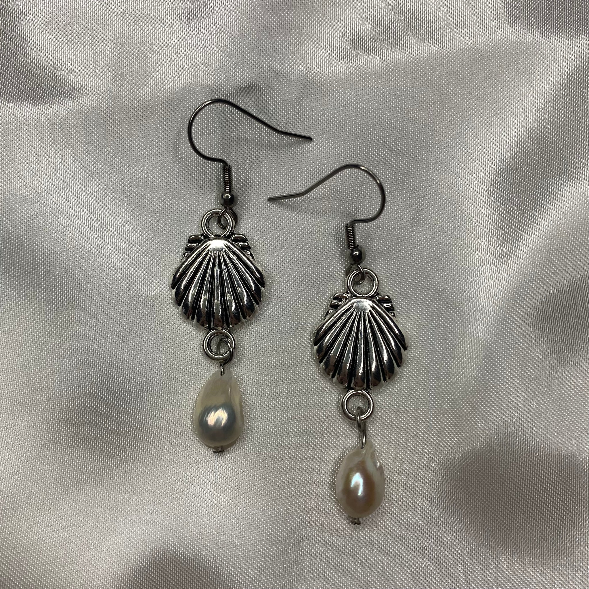 “Clamshell” earrings